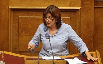 Τι είπε η Φωτίου για οικογενειακά επιδόματα και κάρτα σίτισης