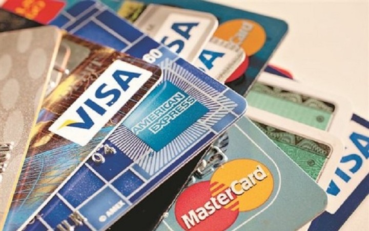 Το σχέδιο "ή πληρώνεις με κάρτα ή φορτώνεσαι επιπλέον φόρο"