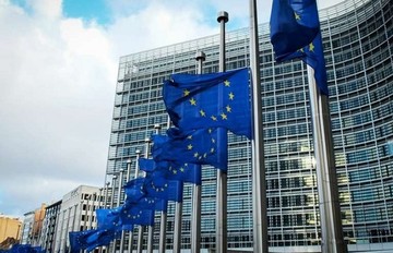 Eπιπλέον 5,9 εκατ. στην Ελλάδα από τη Κομισιόν