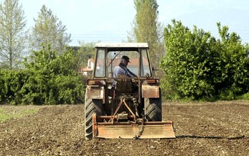 Εννέα στους 10 αγρότες δήλωσαν το 2014 εισόδημα έως 5.000 ευρώ