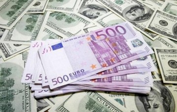 Συνάλλαγμα: Στα 1,0717 δολάρια το ευρώ