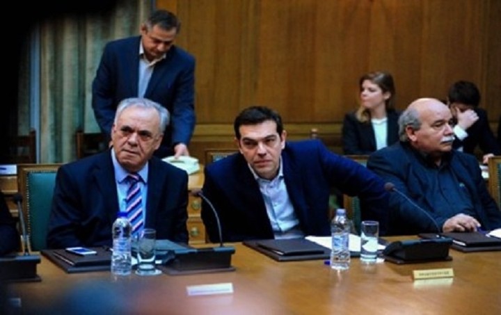 Guardian: Η κυβέρνηση αντιμέτωπη με μαζική απεργία