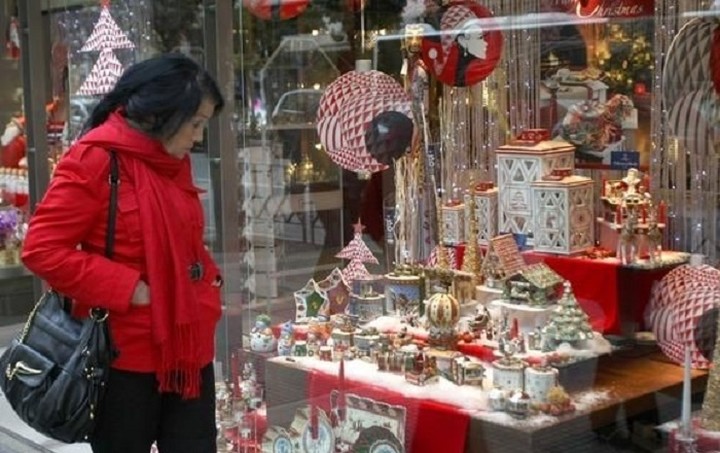 Μειωμένες οι χριστουγεννιάτικες δαπάνες των Ελλήνων