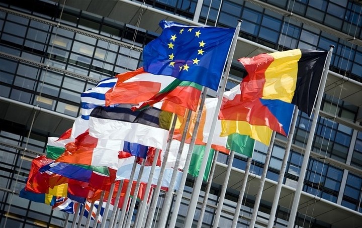 Kομισιόν: Η Ελλάδα δεν είναι μόνη της στη διαχείριση των προσφυγικών ροών