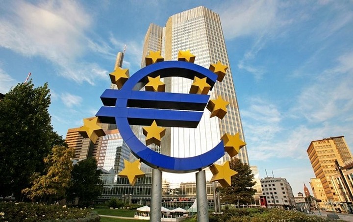 Bloomberg: Η ΕΚΤ θα αυξήσει τις αγορές ομολόγων τον Δεκέμβριο