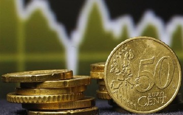 Οριακή πτώση 0,08% για το ευρώ έναντι του δολαρίου