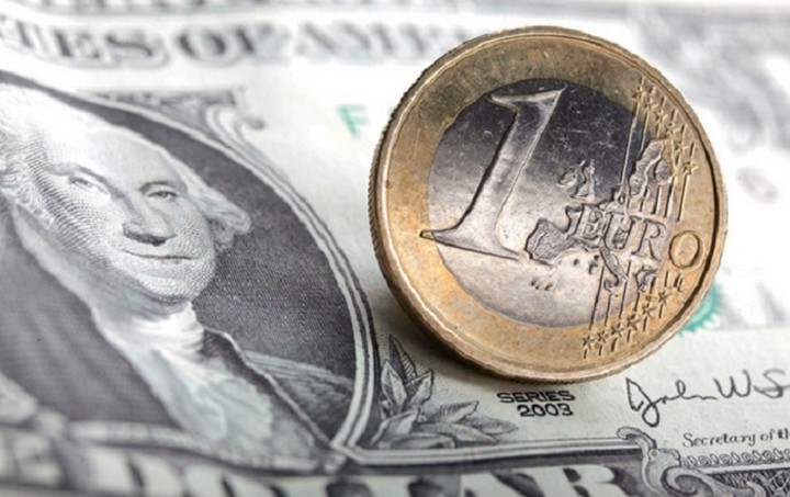 Πτώση 0,42% σημειώνει το ευρώ έναντι του δολαρίου