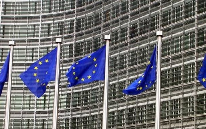 Ικανοποίηση Κομισιόν για τη διαχείριση του προσφυγικού