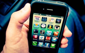 Ενα στα 10 δημοφιλή apps του smartphone σας «μιλάει» ύποπτα πίσω από την πλάτη σας