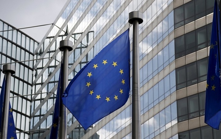 Να εφαρμόσει η Ελλάδα τους κανόνες εγγύησης καταθέσεων ζητά η Κομισιόν