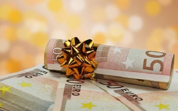 Σήμερα καταβάλλεται το δώρο Χριστουγέννων στους ανέργους