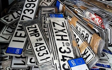 Η Τροχαία επιστρέφει πινακίδες λόγω Χριστουγέννων - Ποιες παραβάσεις εξαιρούνται