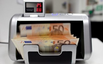 Φόρος στις τραπεζικές συναλλαγές υπέρ... συντάξεων - Ποιες θα επιβαρυνθούν