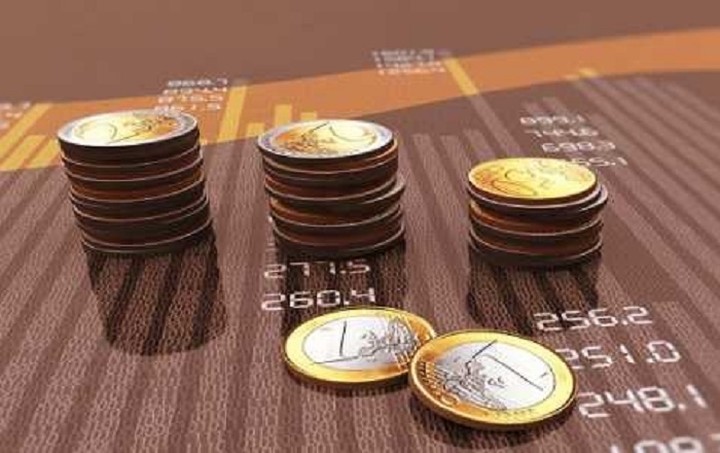 Έρχεται νέο «μαχαίρι» στα επιτόκια καταθέσεων