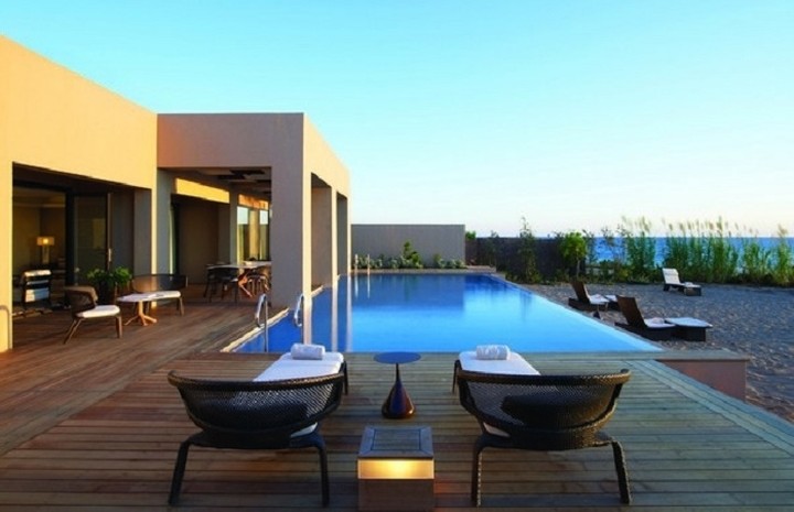 Τα 10 καλύτερα παραθαλάσσια ξενοδοχεία στην Ελλάδα [λίστα]
