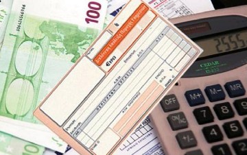 Εισπράττεις 12.000 ευρώ από μπλοκάκι; Τα …6830 ευρώ στο κράτος