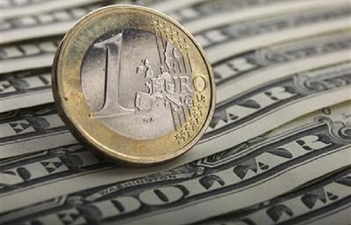 Ενισχυμένο το δολάριο έναντι του ευρώ