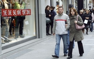 Ανοιχτά την Κυριακή τα καταστήματα εν μέσω εκπτώσεων - Tο ωράριο λειτουργίας τους