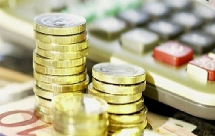 Οικονομολόγοι: 7 στα 10 ευρώ των εσόδων τους για εισφορές και φόρους!