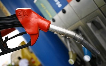 Έπεσε η τιμής της βενζίνης κατά 13,16% - Δείτε αναλυτικά τα στοιχεία