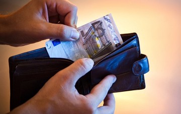 Έρευνα: 1 στα 3 νοικοκυριά ζει με ετήσιο οικογενειακό εισόδημα κάτω των 10.000 ευρώ