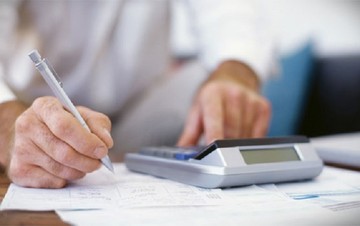 Τι αλλάζει με τη νέα φορολογική κλίμακα - Ποιοι κερδίζουν και ποιοι επιβαρύνονται