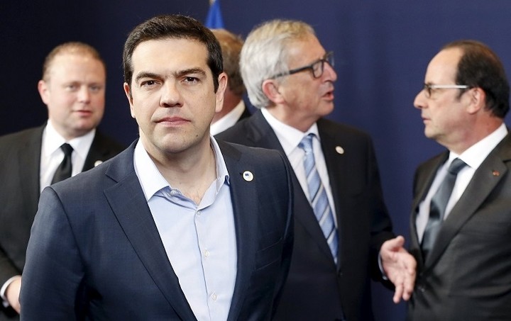 Οι δανειστές πιέζουν για νέα μέτρα - Η "άμυνα" της κυβέρνησης για να τα γλιτώσει