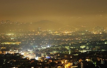 ΥΠΕΝ: Μην ανάβετε το τζάκι σήμερα και αύριο