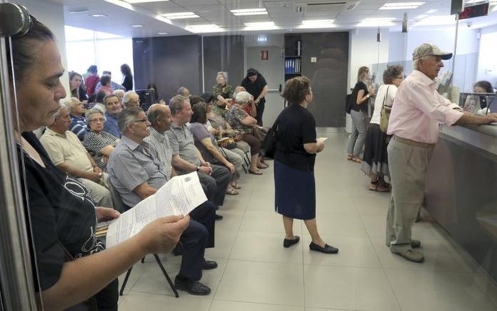 Στο τραπέζι πάλι η πρόταση για χαράτσι στις τραπεζικές συναλλαγές - Ποιες θα αφορά