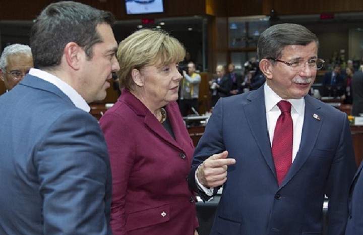 Τριμερής συνάντηση Μέρκελ, Τσίπρα, Νταβούτογλου για το προσφυγικό