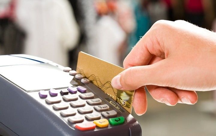 Παρέμβαση της κυβέρνησης για τις υψηλές τραπεζικές χρεώσεις ζητά το ΒΕΑ
