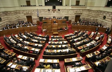 O Καμμένος ενημερώνει την Βουλή για το προσφυγικό και το ΝΑΤΟ