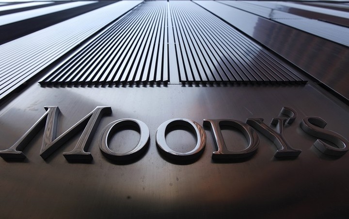 Moody's: Αναβάθμισε σε Ca τις ελληνικές τράπεζες