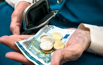 Πρόταση για "κούρεμα" 10% στις συντάξεις - Ποιοι κινδυνεύουν