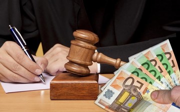 Απόφαση «βόμβα» ακυρώνει περικοπές σε μισθούς και συντάξεις