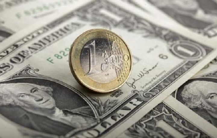 Το ευρώ υποχωρεί κατά 0,25% στα 1,0971 δολάρια