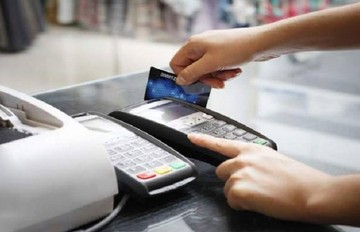 Συνήγορος του Καταναλωτή: Τέρμα στις επιβαρύνσεις για πληρωμές με κάρτες