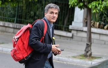 «Ψήνεται» περαιτέρω μείωση του αφορολόγητου – Το παρασκήνιο των διαπραγματεύσεων