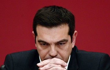 Bloomberg: Οι τρεις επιλογές του Αλέξη Τσίπρα