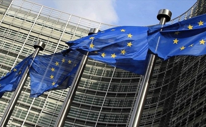 Κομισιόν: H Ελλάδα θα ζητήσει γραπτή δέσμευση για ελάφρυνση του ελληνικού χρέους