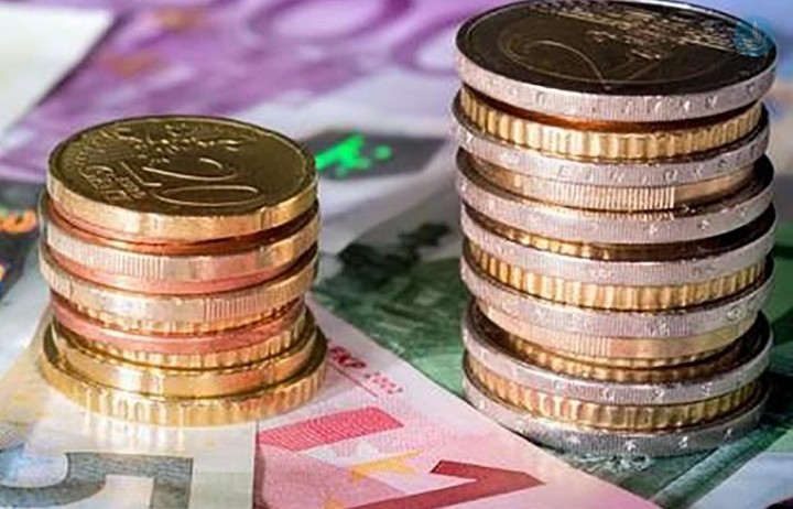 Τέσσερα στα δέκα ευρώ πηγαίνουν σε ασφαλιστικές εισφορές