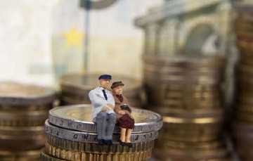 «Τσεκούρι» στις διπλές συντάξεις 700.000 δικαιούχων