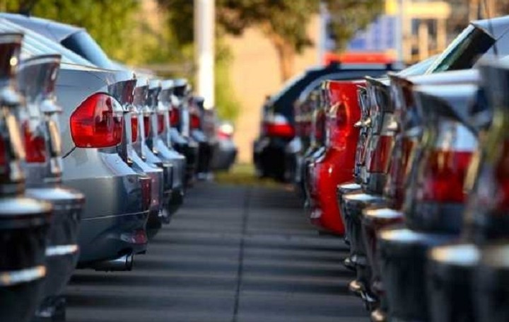 Πόσο θα αυξηθούν οι τιμές των αυτοκινήτων με τα νέα τέλη ταξινόμησης