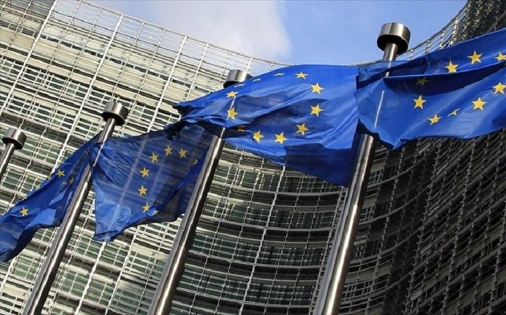 Κομισιόν: Θα κατατεθεί στο Eurogroup έκθεση για το πολυνομοσχέδιο 