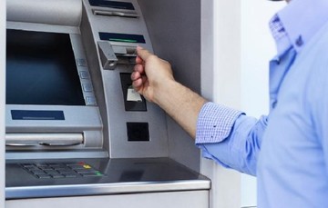 Χαλαρώνουν τα capital controls - Πότε θα αυξηθεί το όριο ανάληψης
