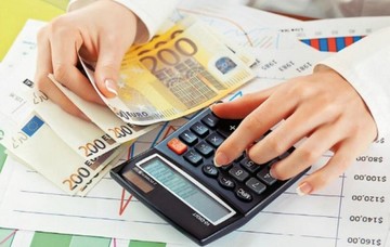 Πώς χτίζεται το αφορολόγητο με κάρτες