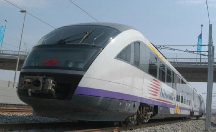 Στάση εργασίας σε τρένα και προαστιακό 