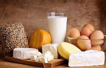 Δεύτερη ακριβότερη χώρα στην ΕΕ η Ελλάδα σε γάλα, αβγά, ψωμί και ψάρια