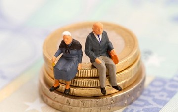 Σύνταξη στα 50 για 150.000 εργαζομένους σε ΔΕΚΟ - τράπεζες