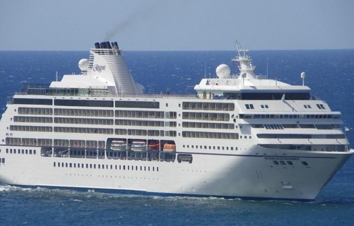 Παρέλαση κρουαζιερόπλοιων στο λιμάνι της Σούδας